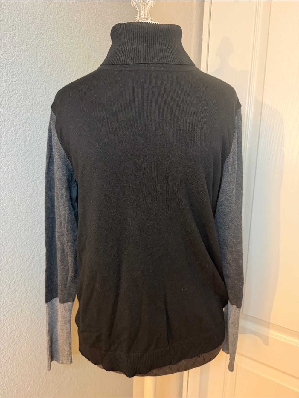 Apt. 9 Black Body with Gray Sleeve Turtleneck Sweater Colorblock Size XL